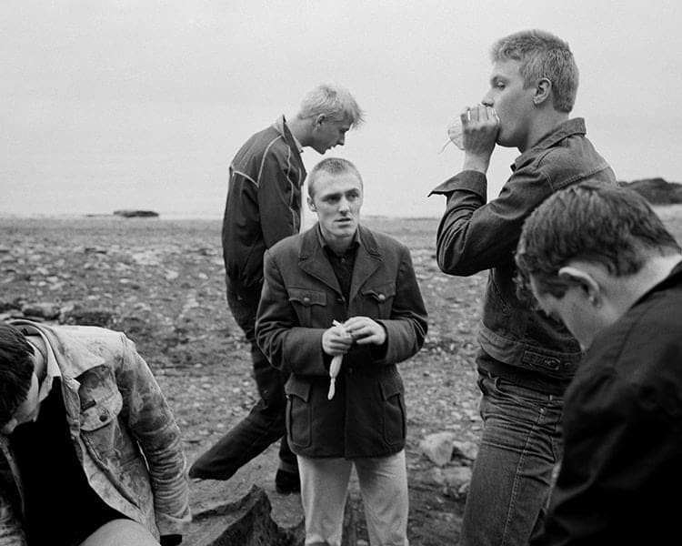 Chris Killip, Glue sniffers, Whitehaven, Cumbria, 1980