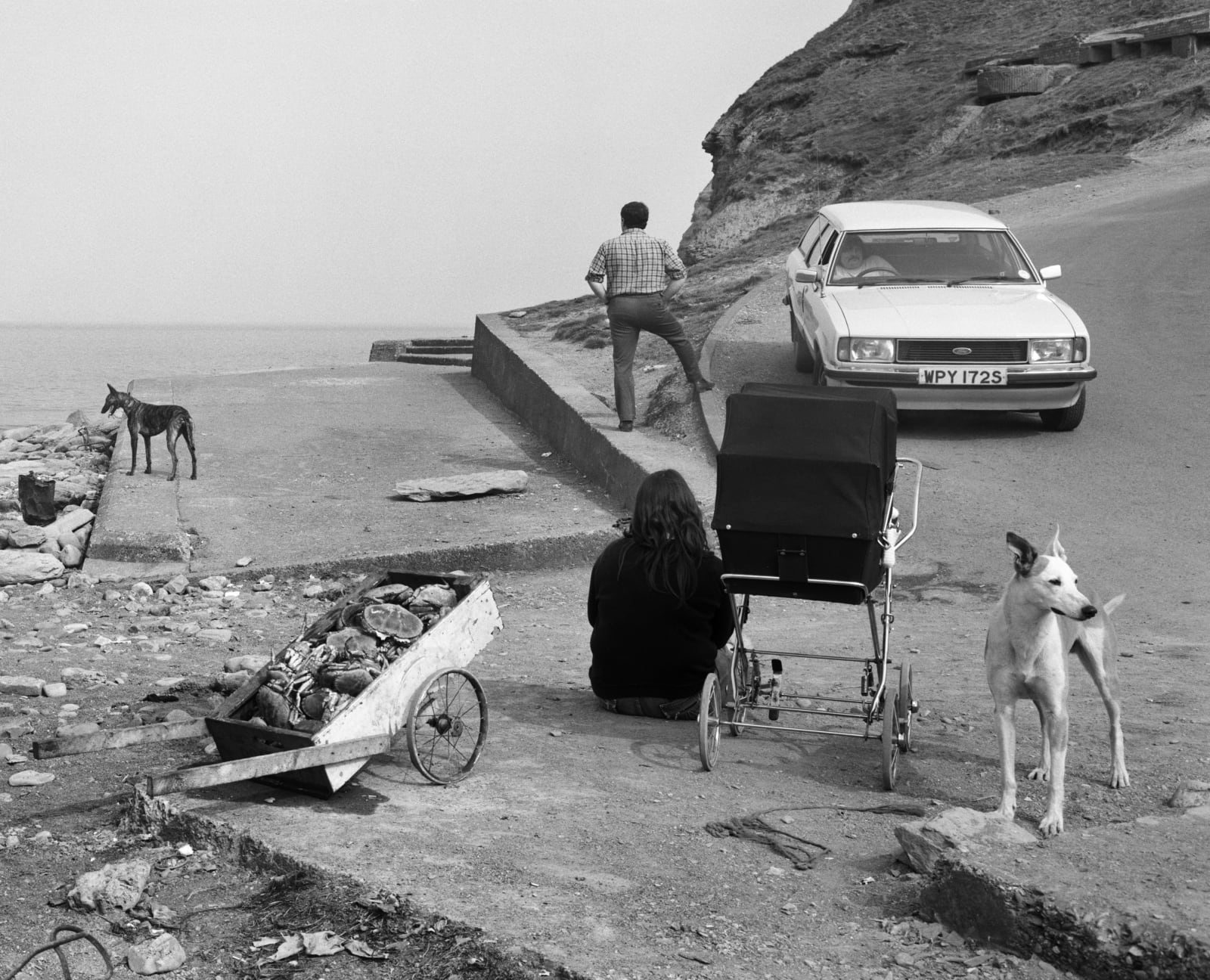 Chris Killip, Crabs and People, Skinningrove, N. Yorkshire, 1981
