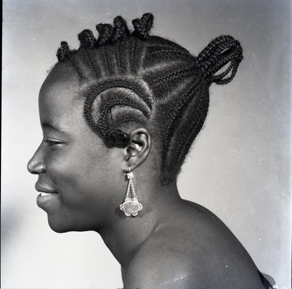 J.D.' Okhai Ojeikere, Suku Sesema, 1977