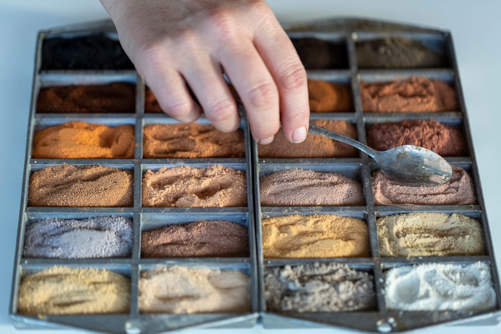 Karma Barnes, Raw Earth Pigment Palettes of Australia, 2022