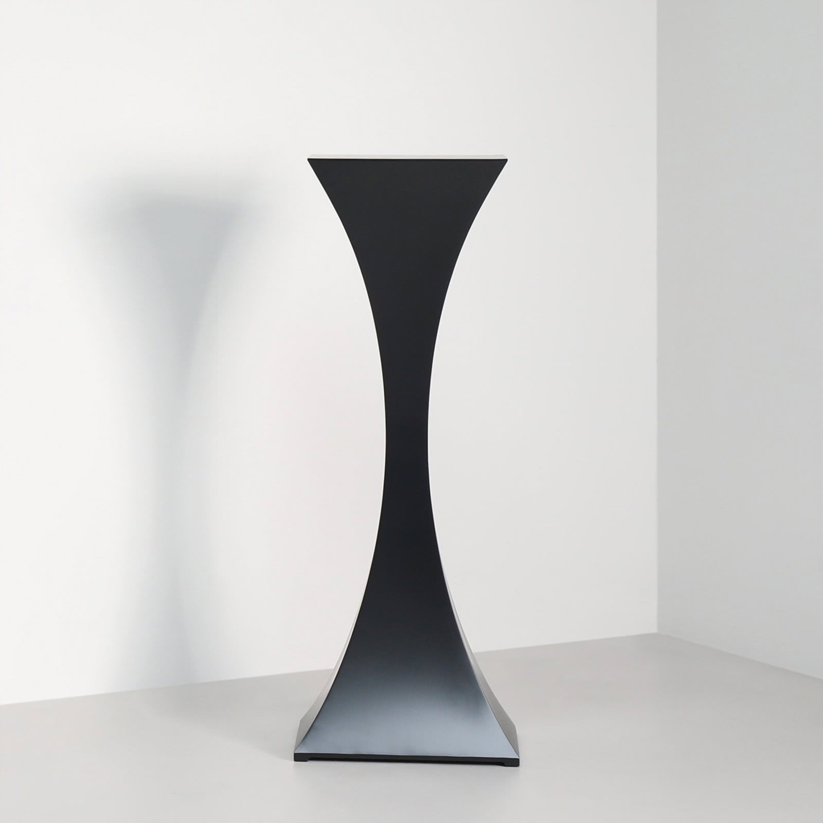 Tom Faulkner, Capricorn Plinth