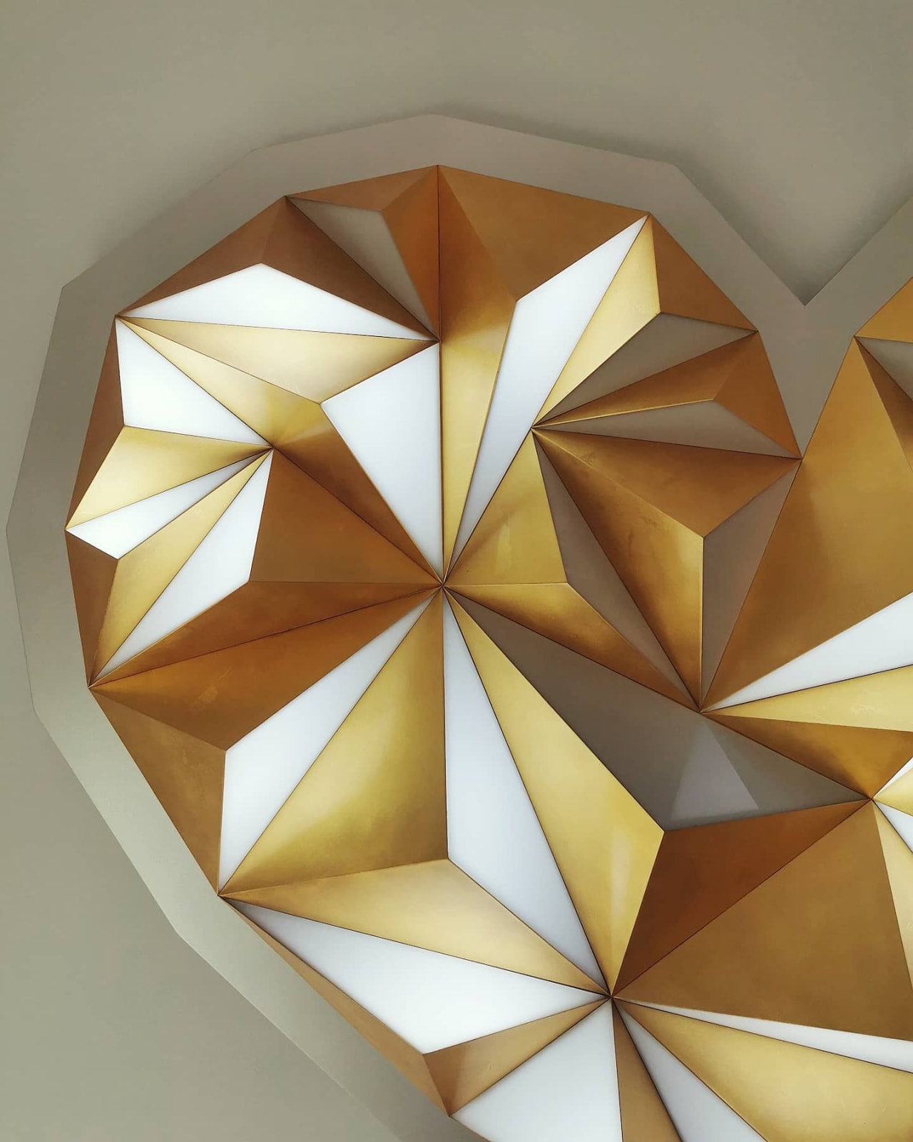 LET ME LOVE YOU, Feuilles d'or 24 carats, 2020