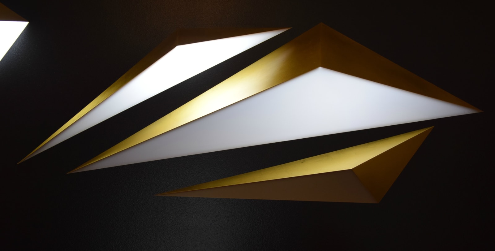 GALAXY, Noir satiné & feuilles d'or 24 carats, 2018