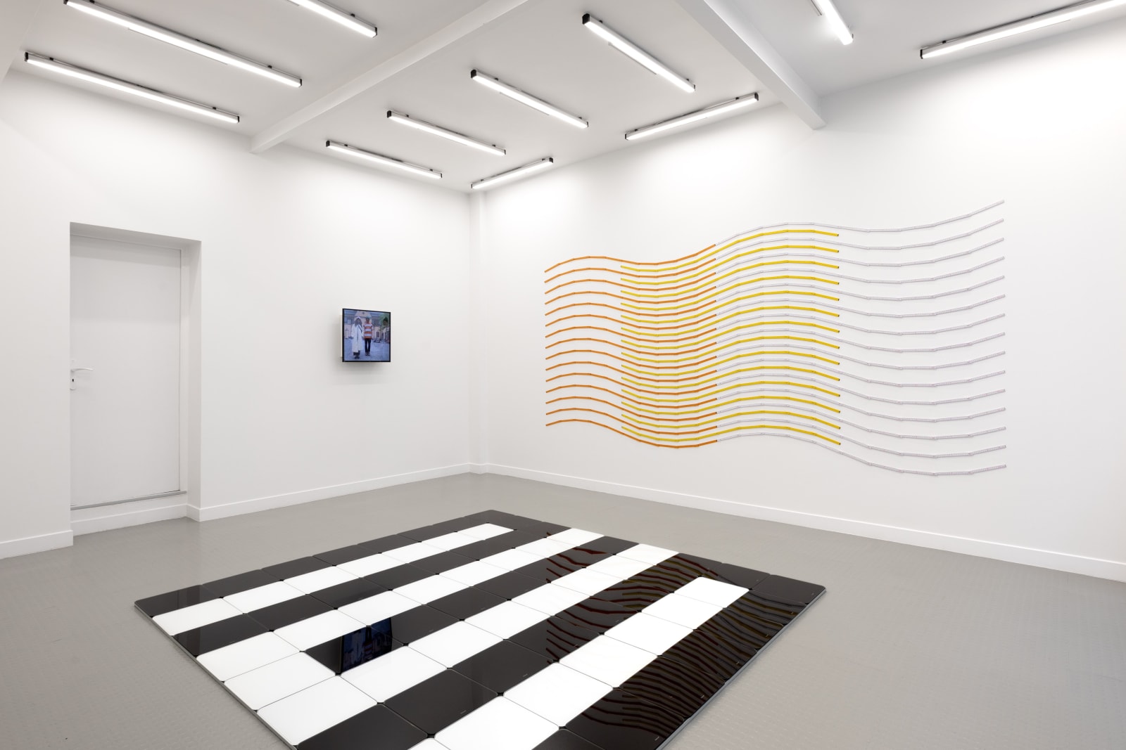 Jacob Dahlgren Installation view, Andréhn-Schiptjenko, Paris, France, 2021.