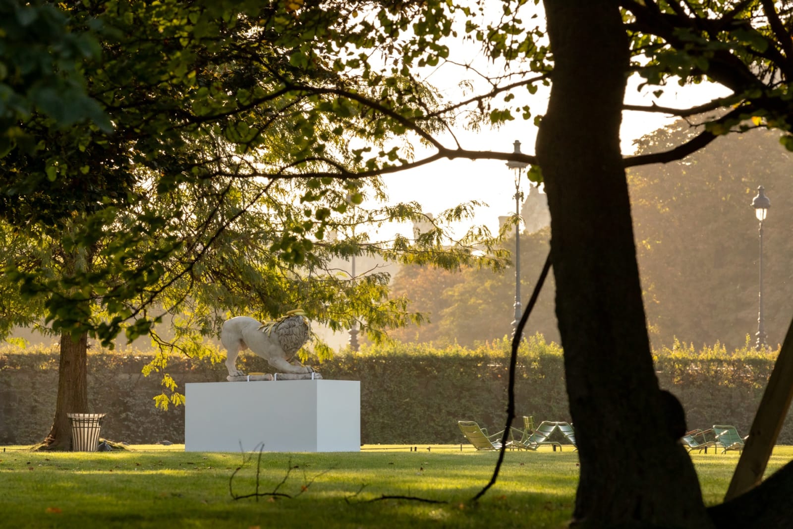Tony Matelli Lion (Bananas), 2022 Installation view at Jardin des Tuileries, Paris, France