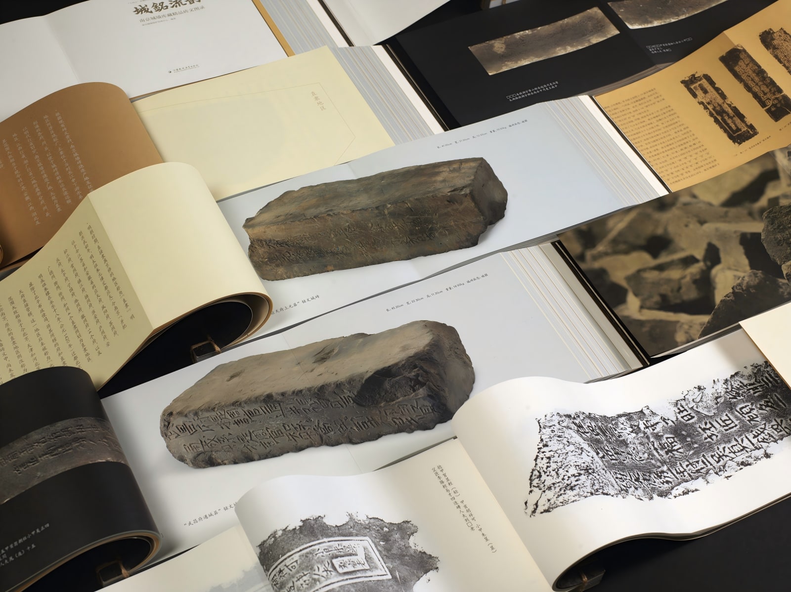 Echoes of the Wall, Jiangsu Phoenix Education Publishing,Ltd / Chinese Mainland