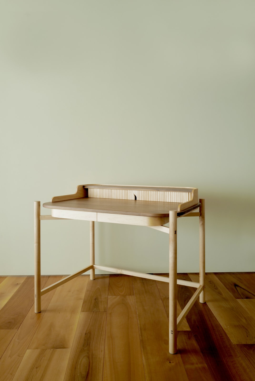 OLD NEW. NEW OLD DESK, Max Lam Designs Ltd / Hong Kong