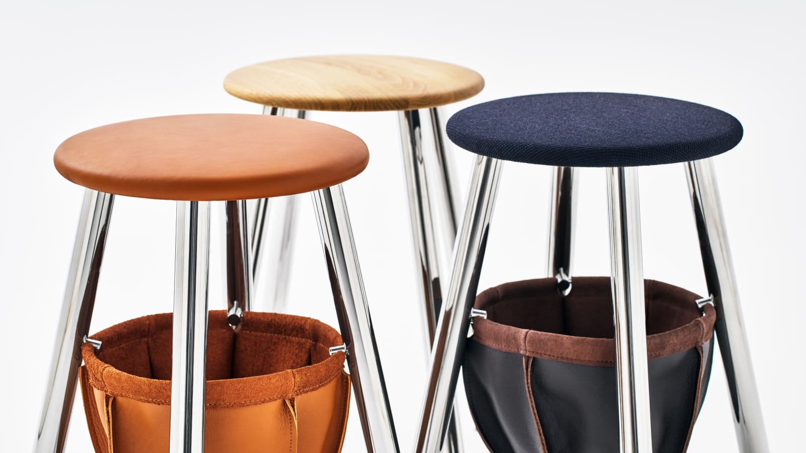 KON – Ideal small stools for entrances, TAKATA Lemnos Inc. / Japan