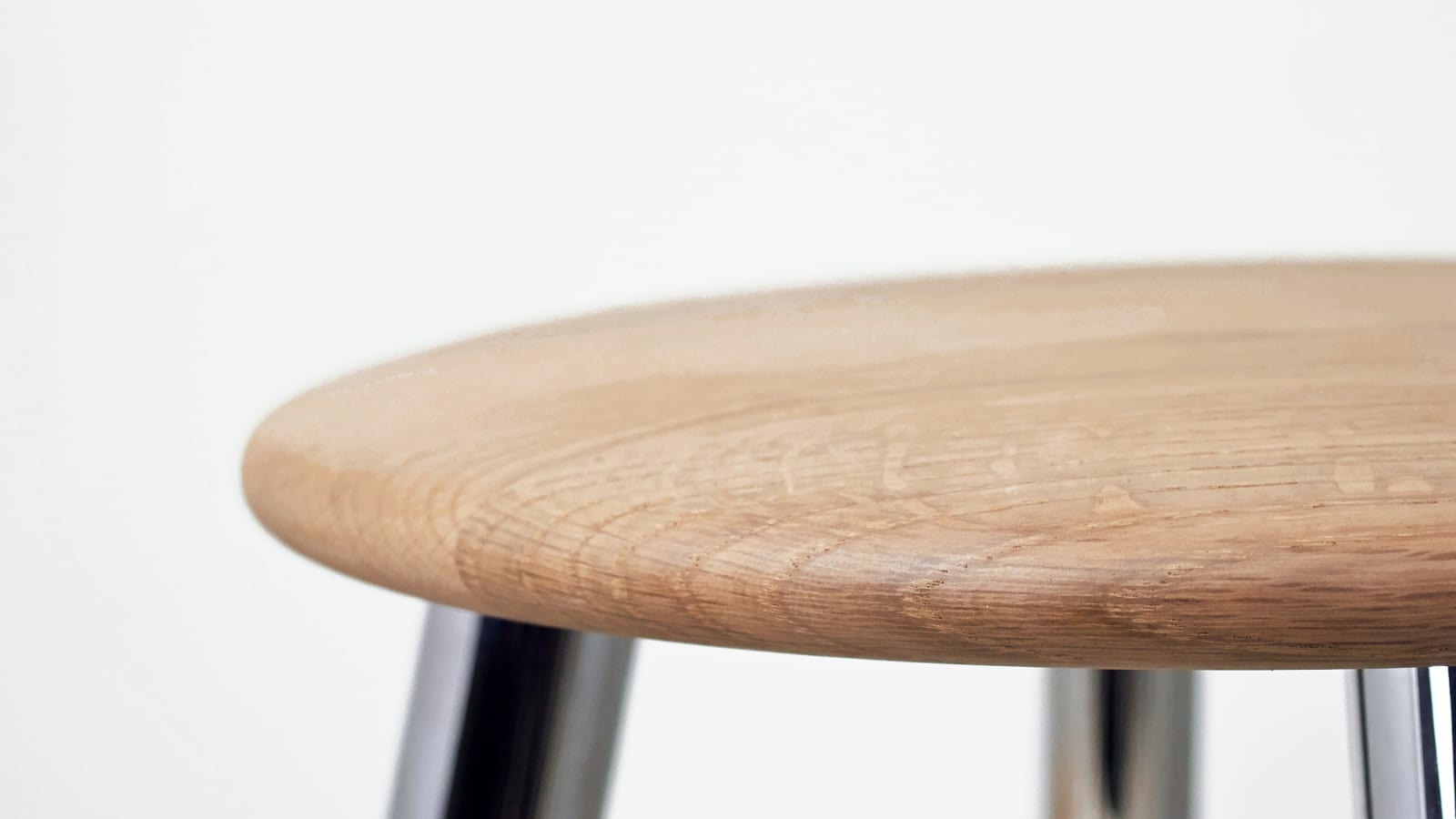 KON – Ideal small stools for entrances, TAKATA Lemnos Inc. / Japan