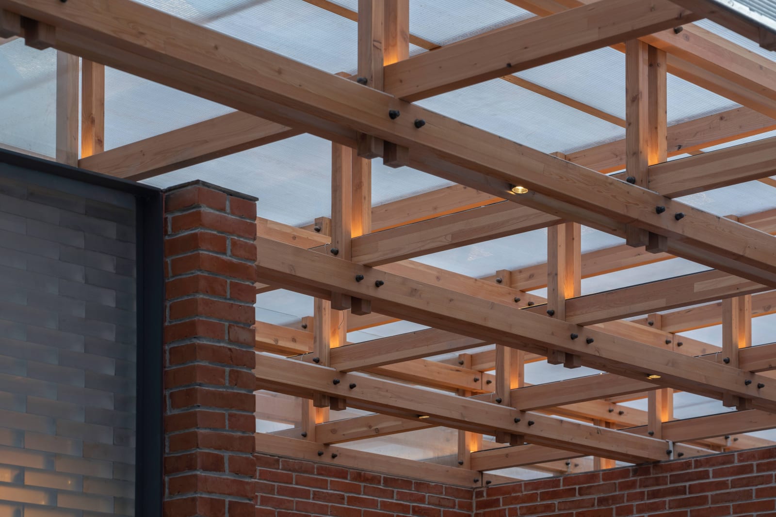 Red Brick Public Toilet on Liuba Old Street / The Mainland, Shulin Architectural Design / The Mainland