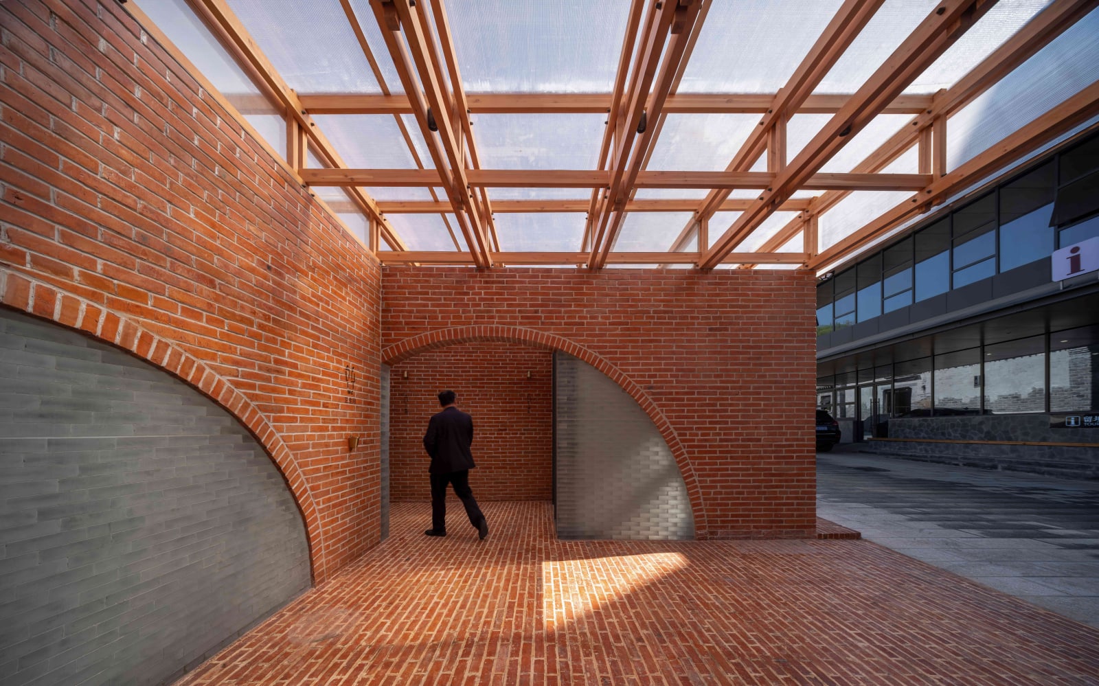 Red Brick Public Toilet on Liuba Old Street / The Mainland, Shulin Architectural Design / The Mainland