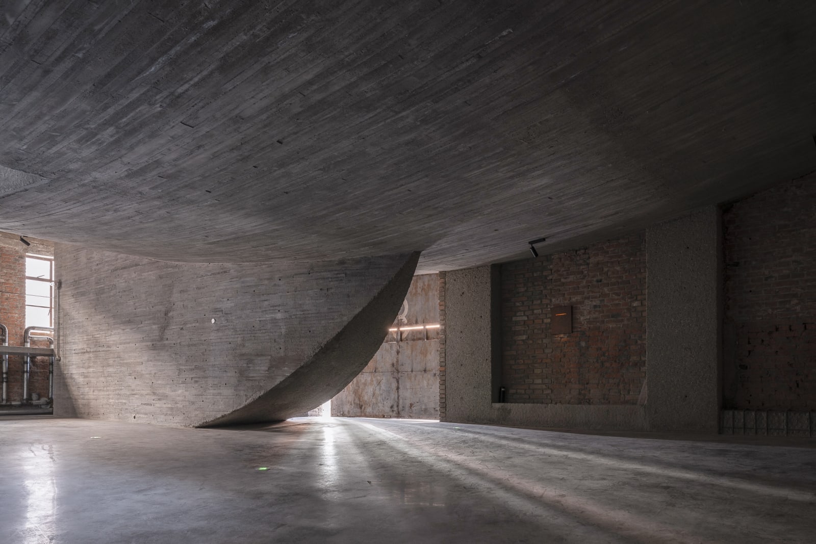 Warehouse No. 9 / The Mainland, ease studio / The Mainland