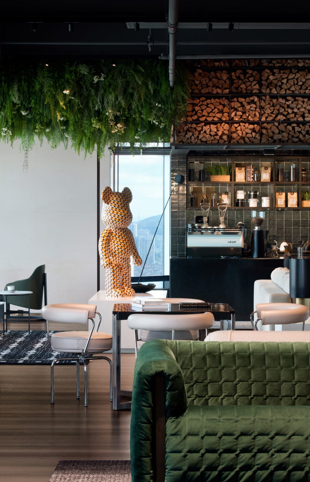 YANG & ASSOCIATES GROUP'S HEADQUARTERS / The Mainland, YANG & ASSOCIATES GROUP / The Mainland