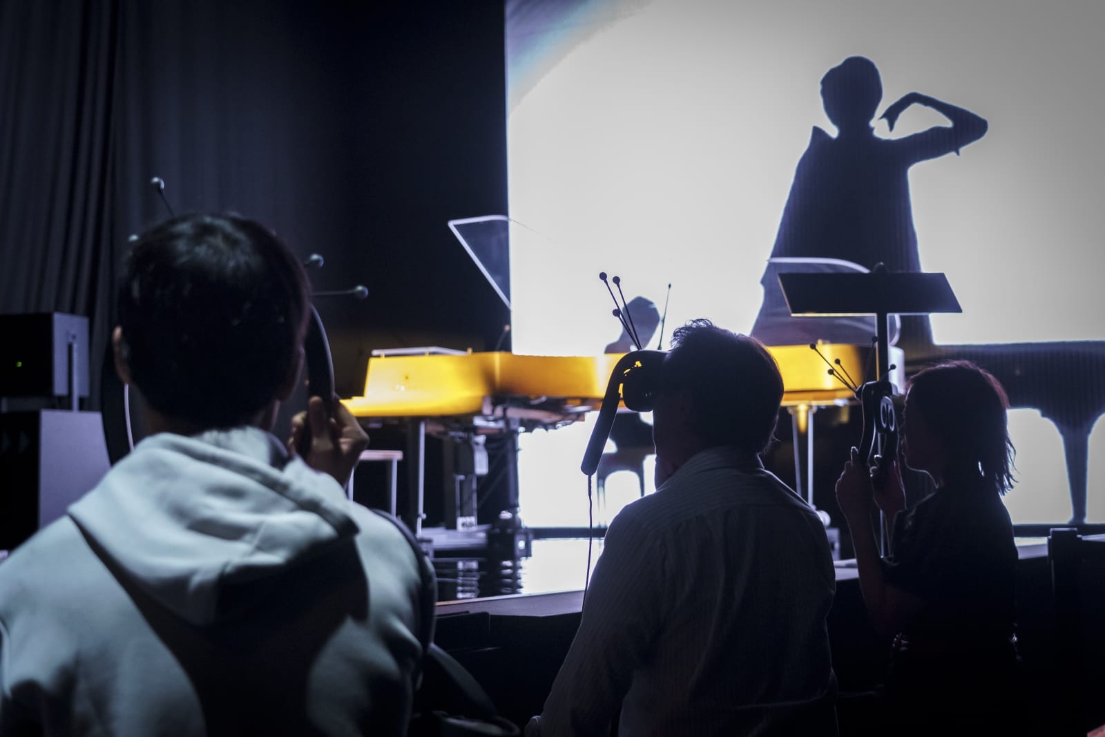 Immersive Experience “Syn : Unfolded Horizon of Bodily Senses” , Rhizomatiks / Japan