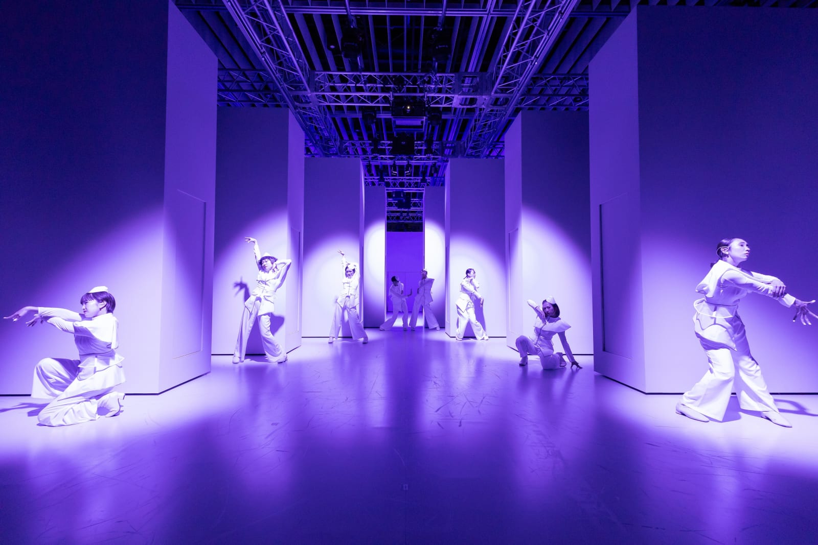 Immersive Experience “Syn : Unfolded Horizon of Bodily Senses” , Rhizomatiks / Japan