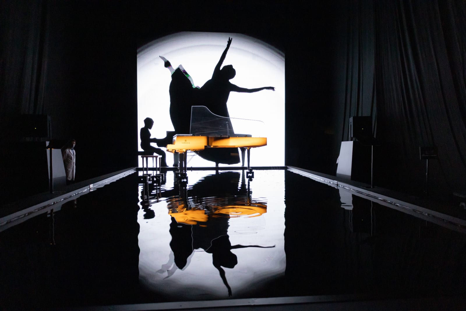 Immersive Experience “Syn : Unfolded Horizon of Bodily Senses” , Rhizomatiks / Japan