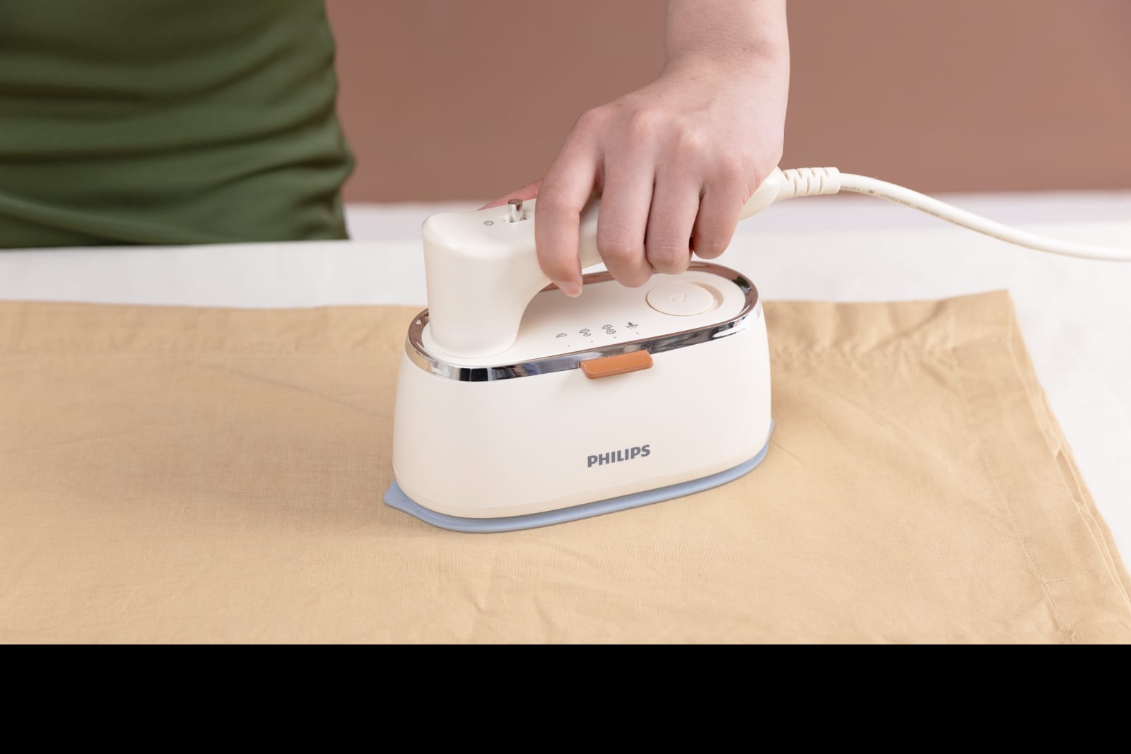 Philips Handheld Steamer 3000 Series, Versuni Experience Design / Netherlands