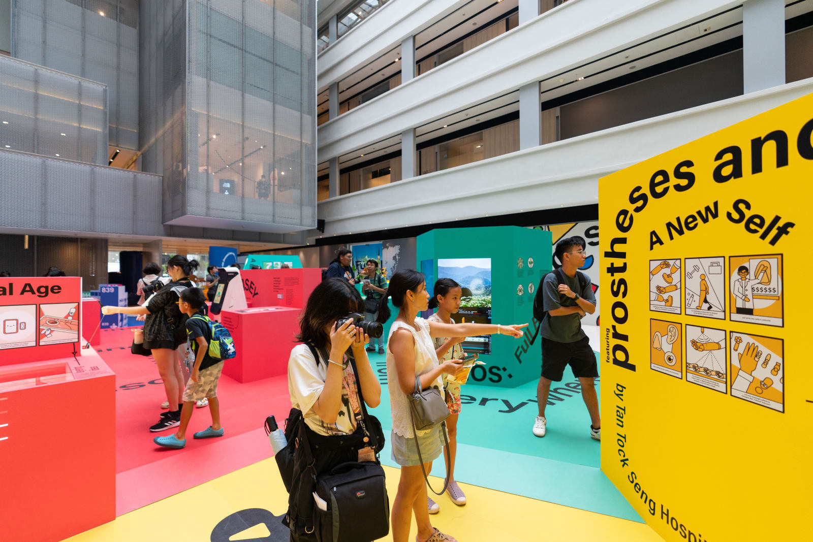 Playground of Possibilities / Singapore, BLACK / Singapore