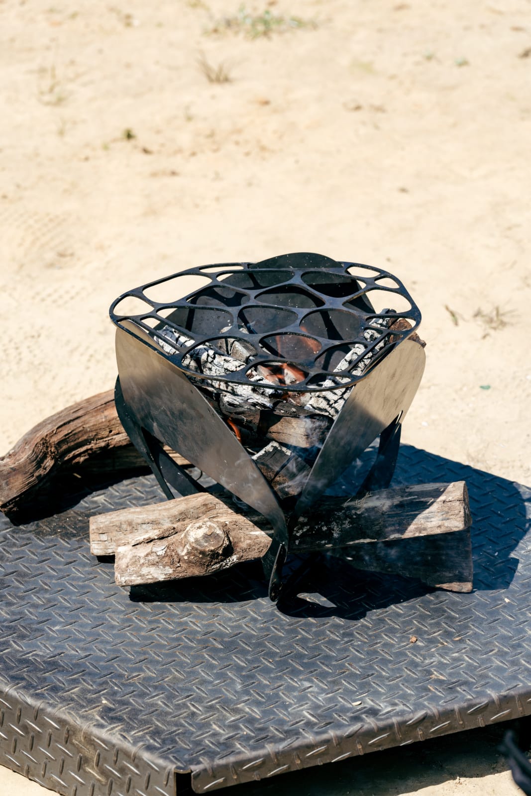 PLAY METAL FIRE PLACE, Kasimoto Shouten Co., Ltd / AKIRA NAKAGOMI DESIGN / Japan