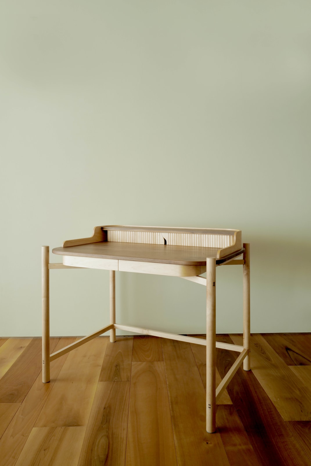 OLD NEW. NEW OLD DESK, Max Lam Designs Ltd / Hong Kong