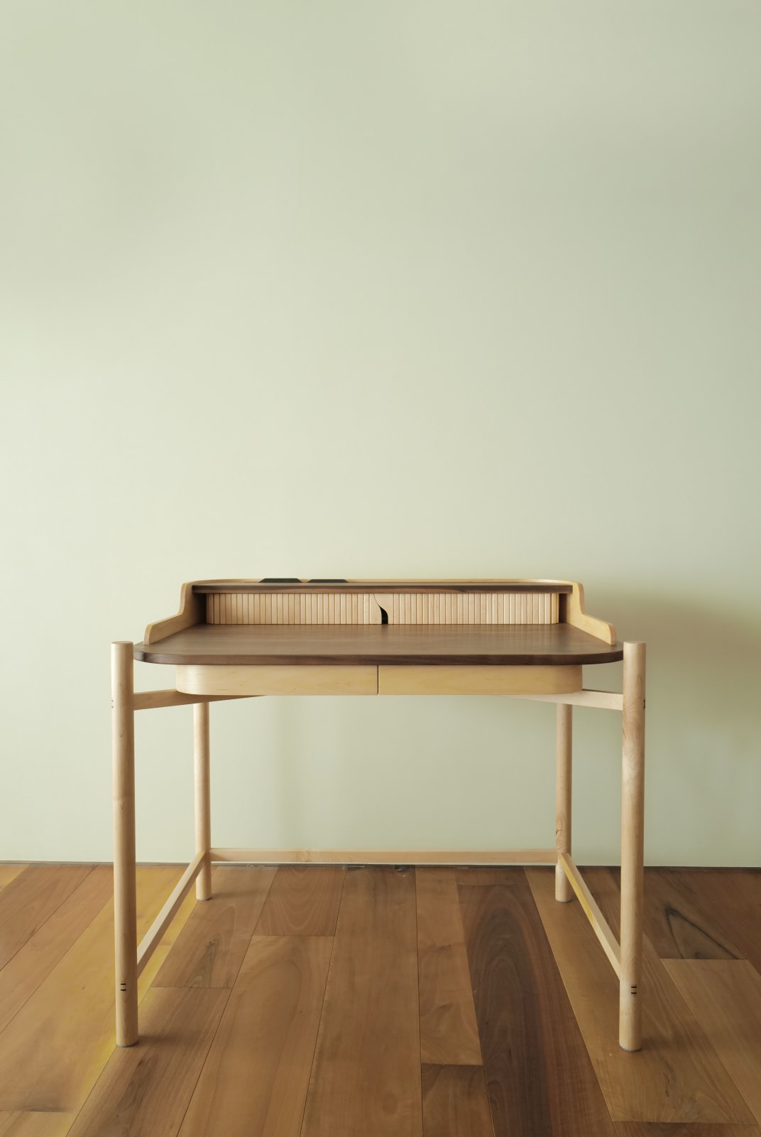 OLD NEW. NEW OLD DESK, Max Lam Designs Ltd / Hong Kong