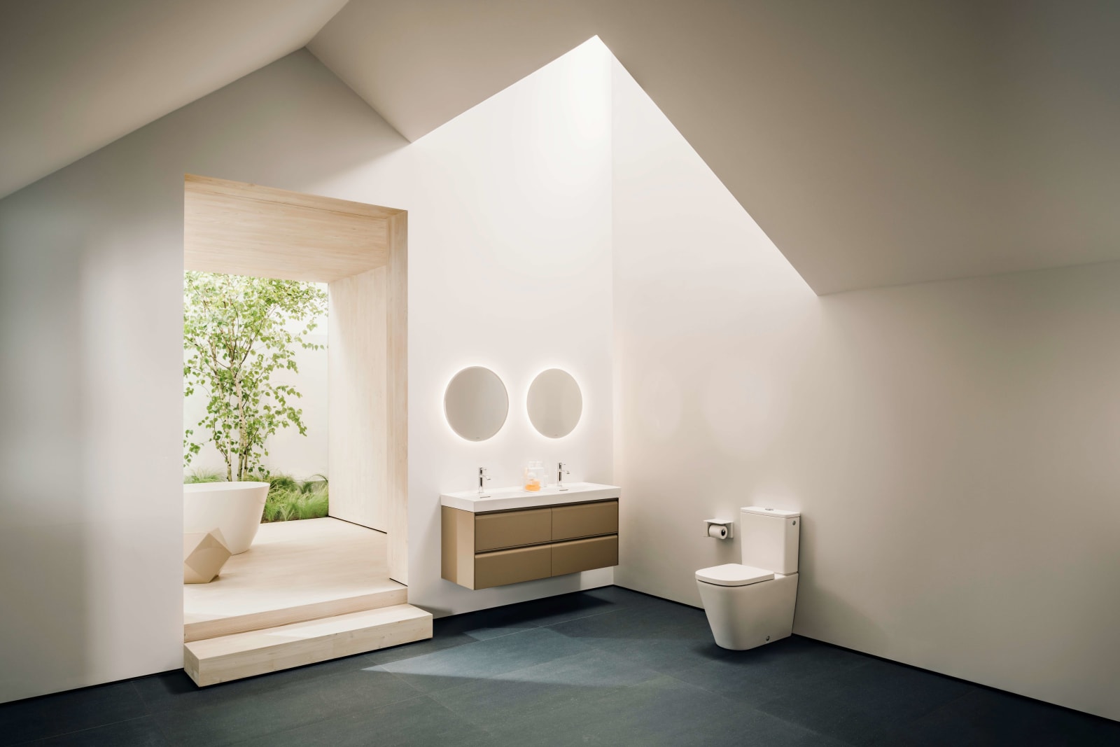 LAUFEN MEDA Floorstanding Silent flush WC, Roca Sanitaryware Limited / Hong Kong