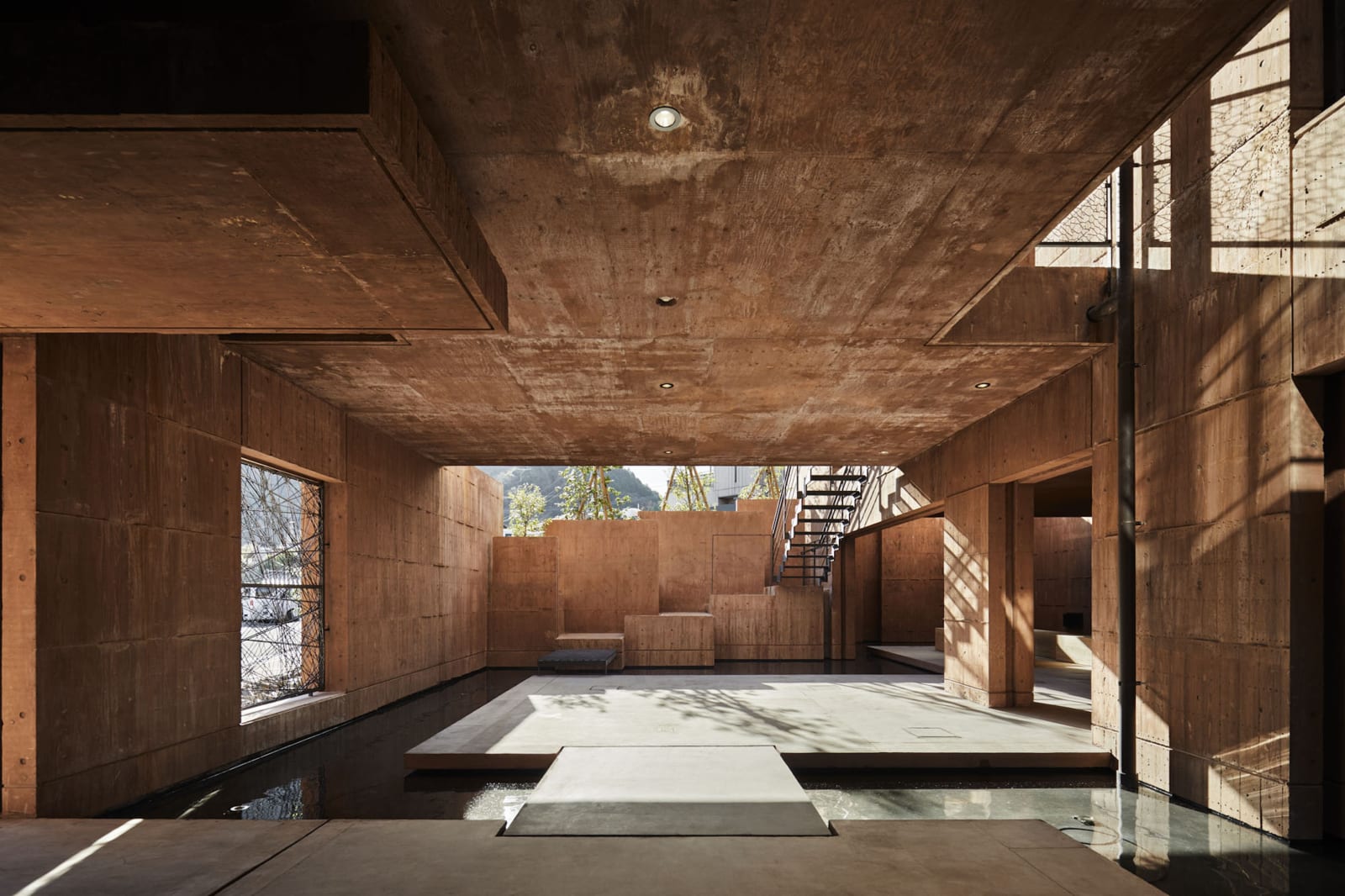 GALLERIA MIDOBARU / Japan, DABURA.m Inc / Japan