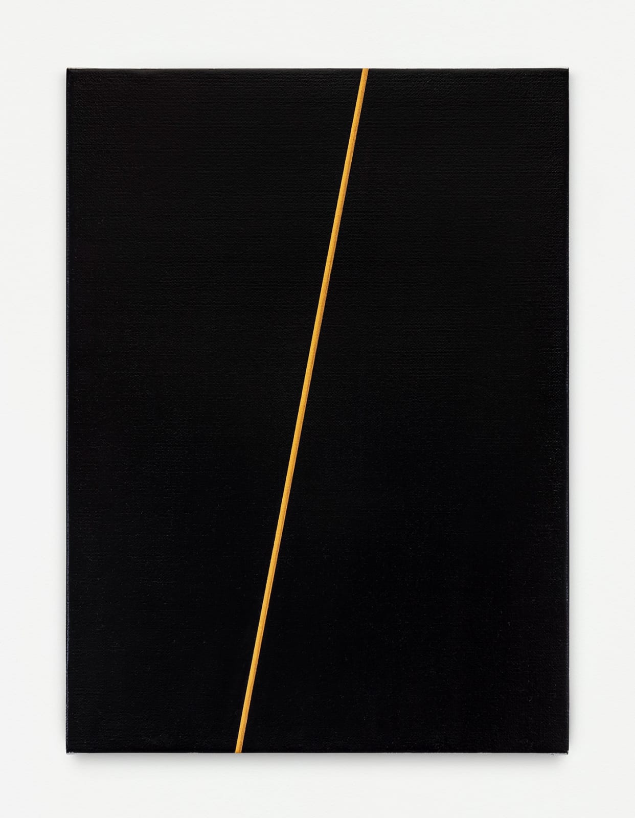 Untitled (barra dourada com fundo preto)
