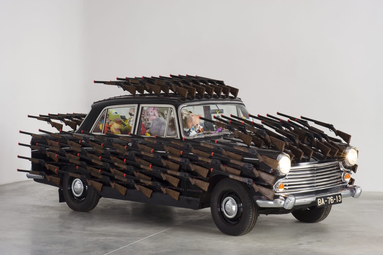 Joana Vasconcelos, War Games, 2011