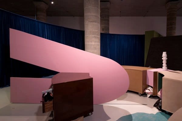 Guillermo Mora, THE CIRCULAR DESK, 2016