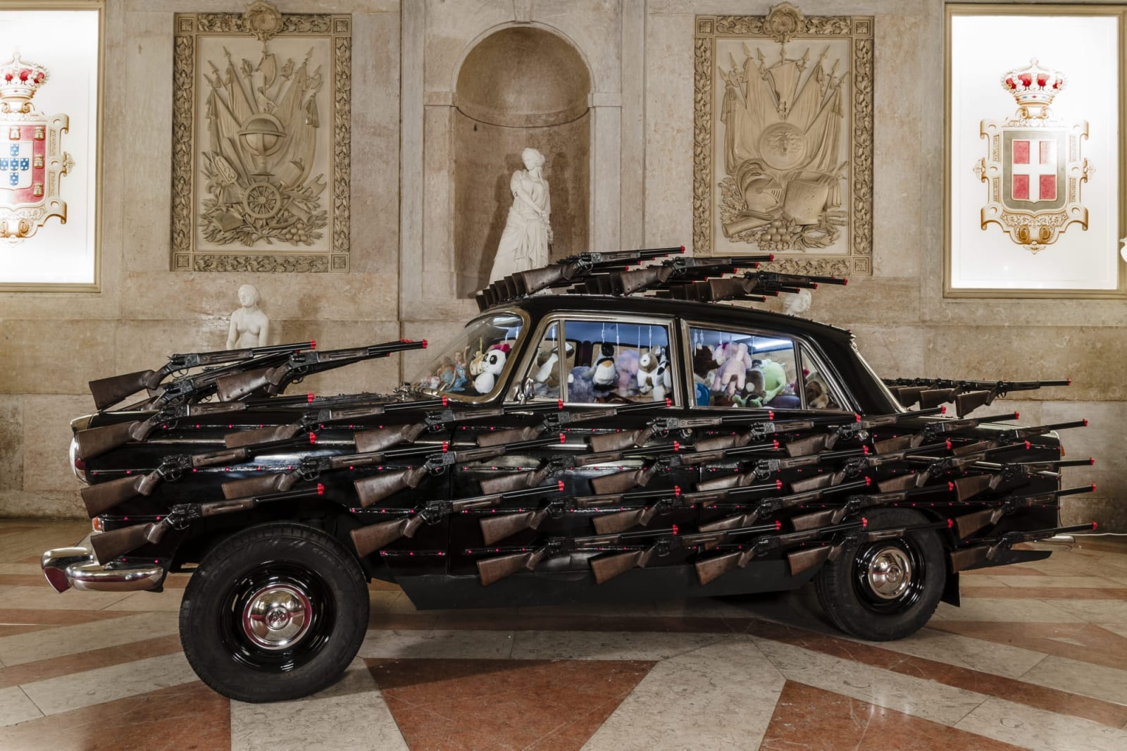 Joana Vasconcelos, War Games, 2011