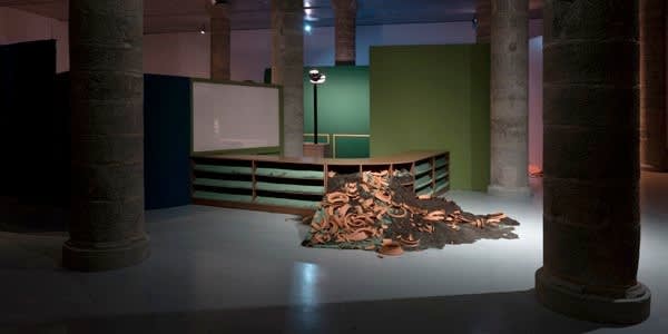 Guillermo Mora, THE CIRCULAR DESK, 2016