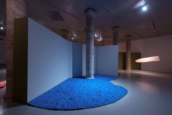 Guillermo Mora, THE CIRCULAR DESK, 2016