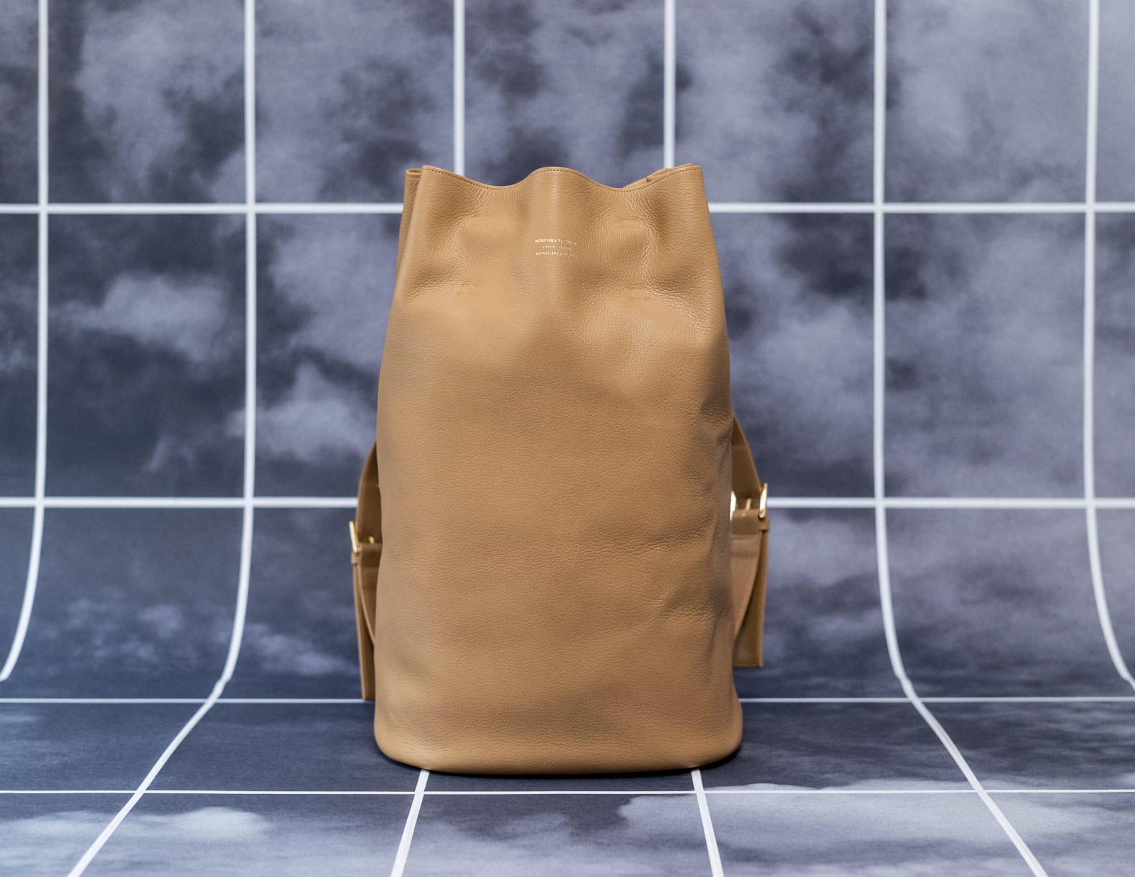 〈36〉BUCKET BACKPACK, CAMEL, 2019