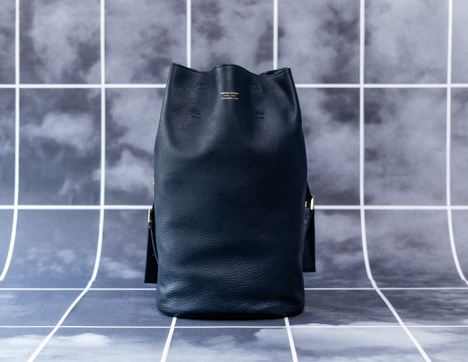 〈37〉BUCKET BACKPACK, NAVY, 2019