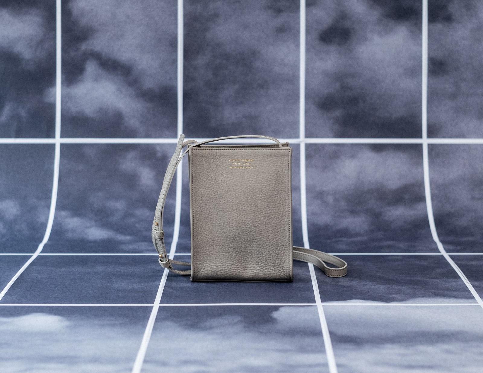 〈32〉MINI SHOULDER BAG, GRAY, 2019