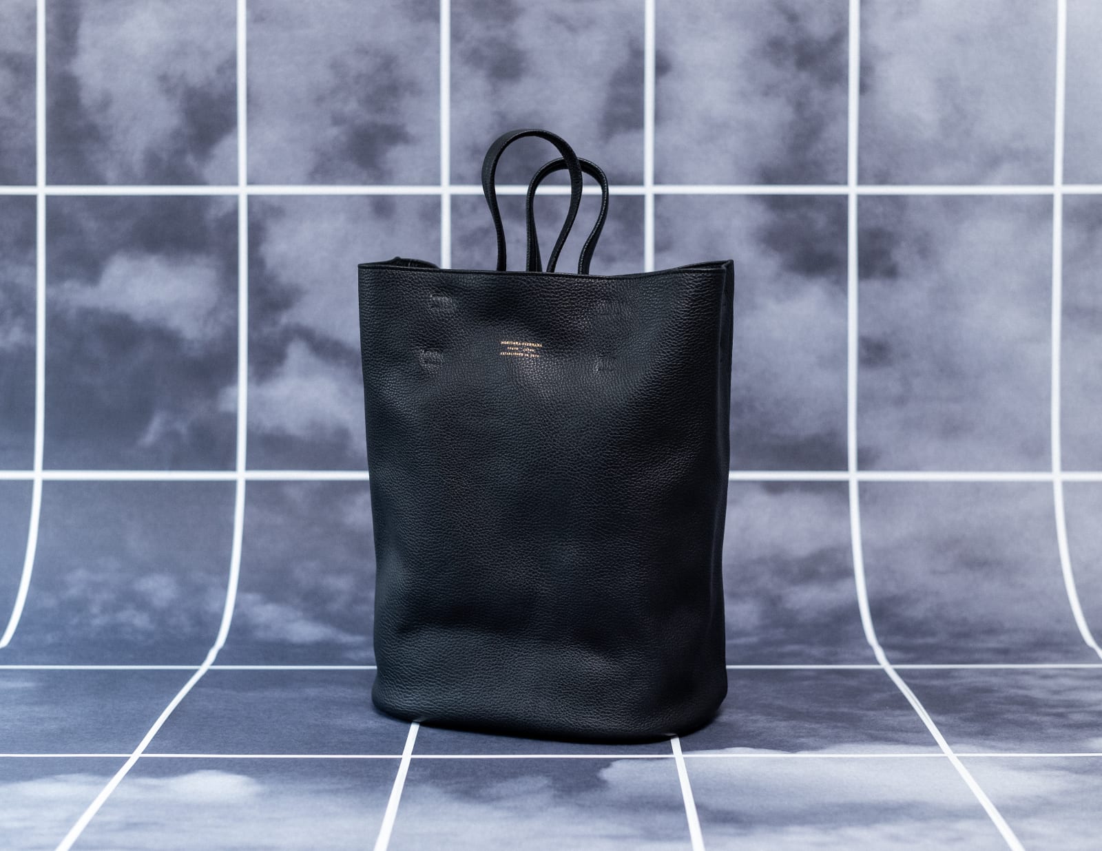 〈33〉BUCKET TOTE BAG, BLACK, 2019