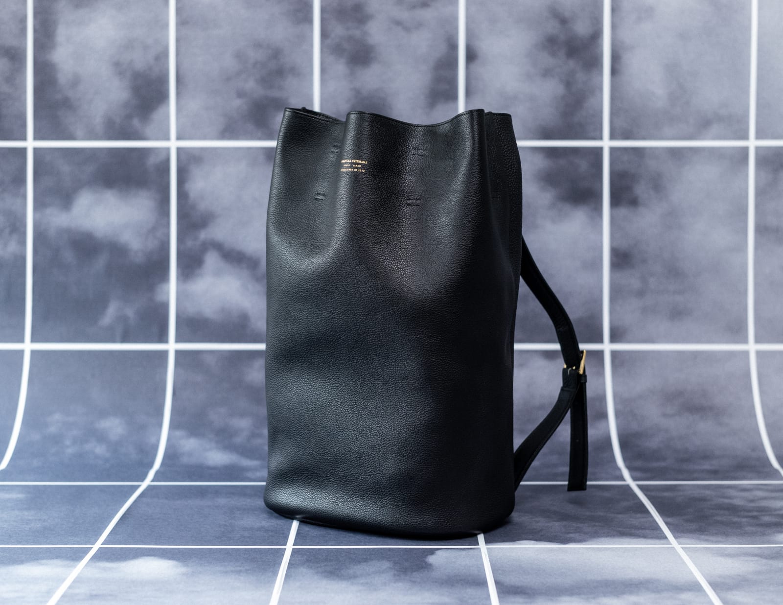 〈35〉BUCKET BACKPACK, BLACK, 2019