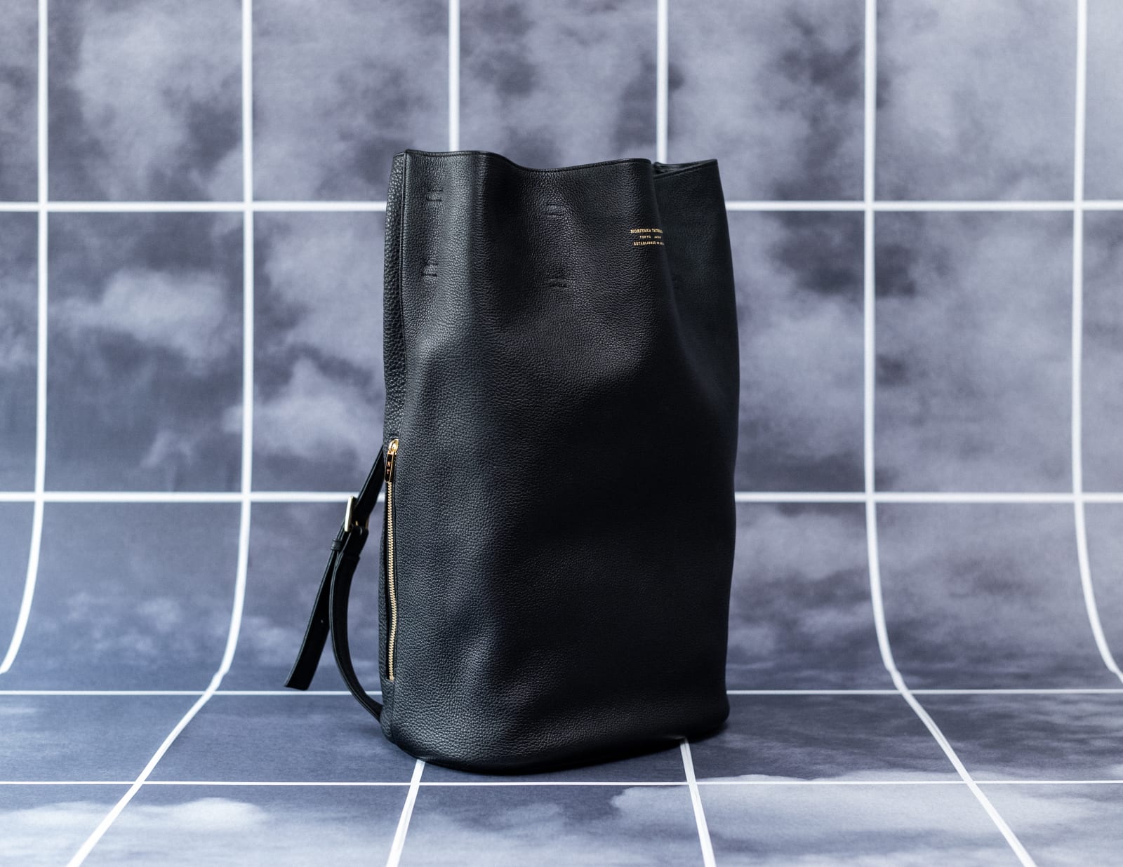 〈35〉BUCKET BACKPACK, BLACK, 2019