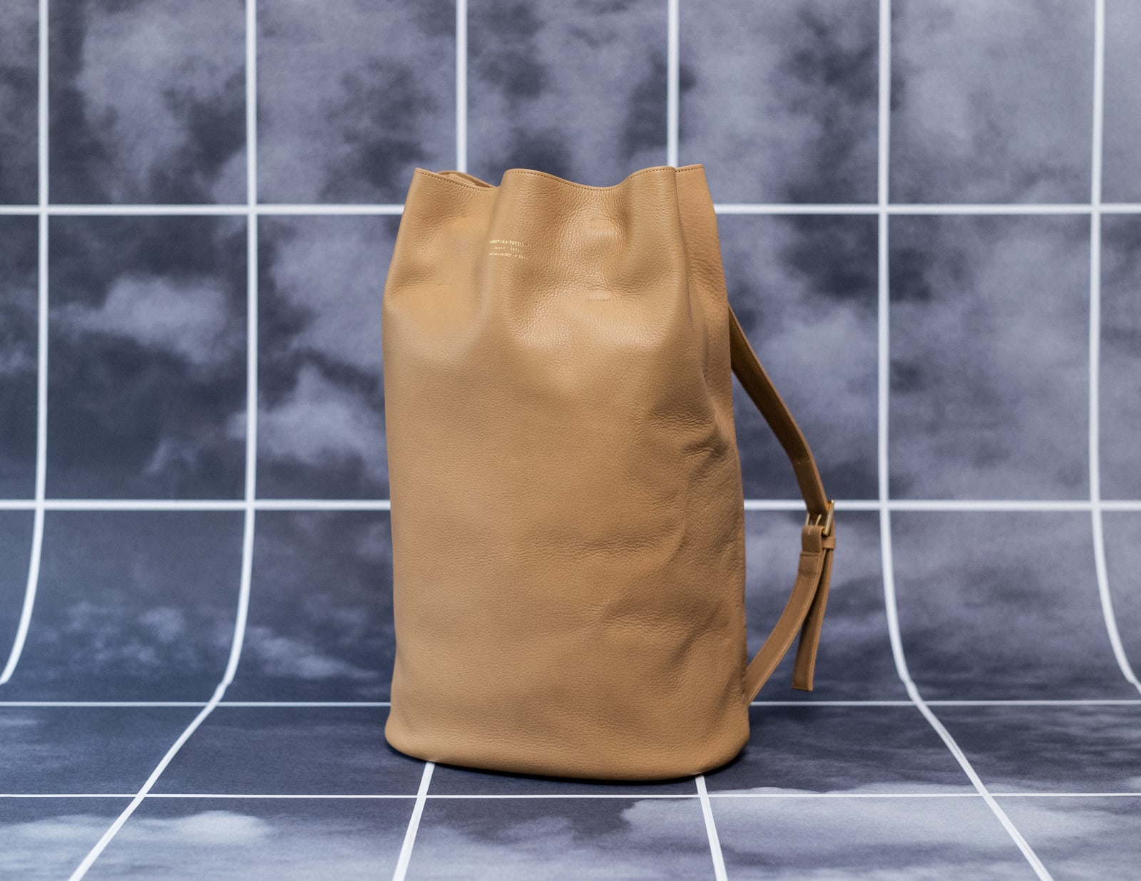 〈36〉BUCKET BACKPACK, CAMEL, 2019