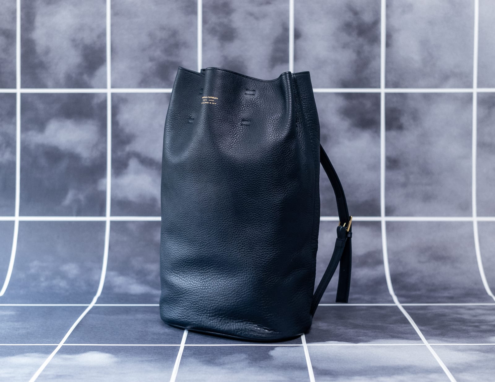 〈37〉BUCKET BACKPACK, NAVY, 2019