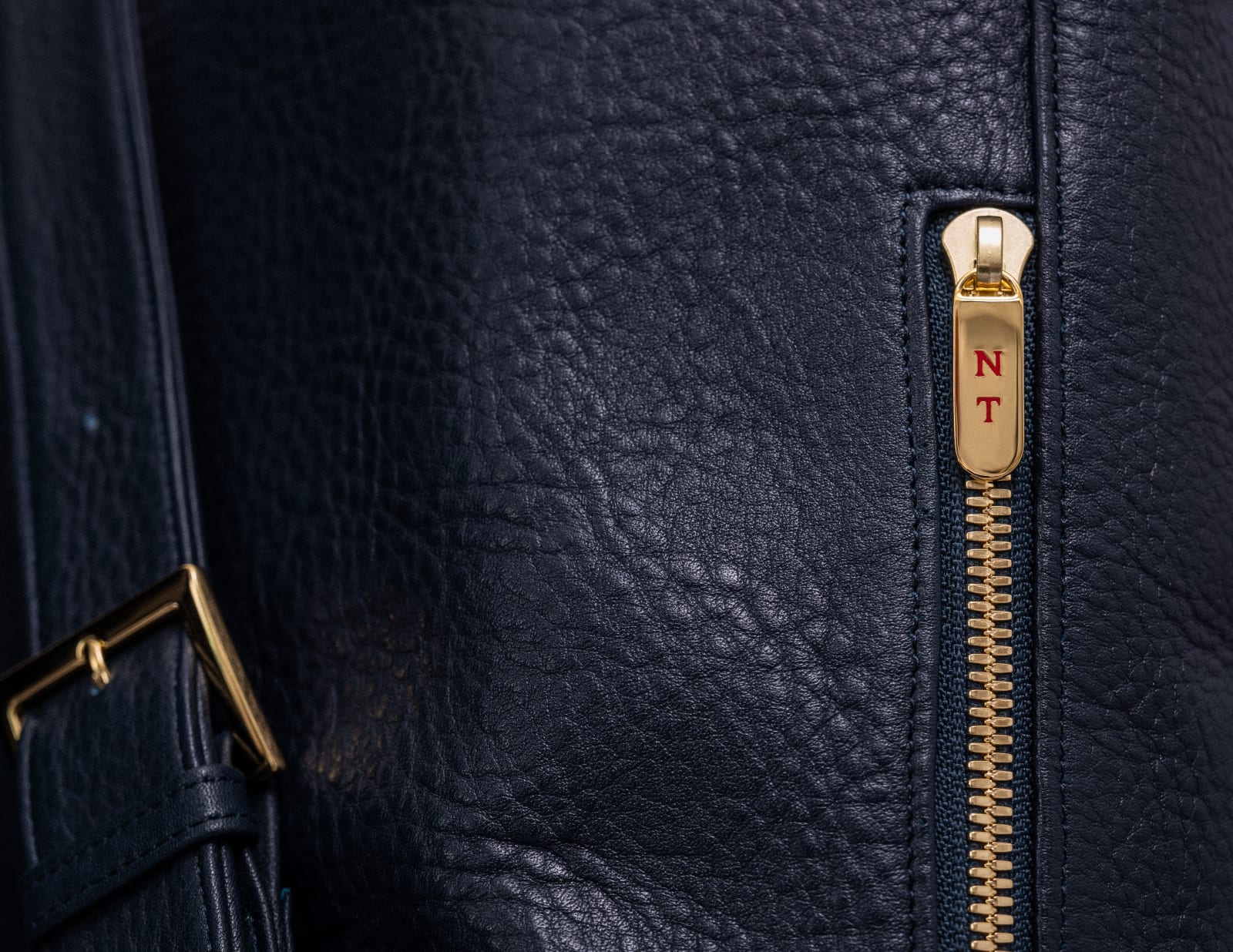 〈37〉BUCKET BACKPACK, NAVY, 2019