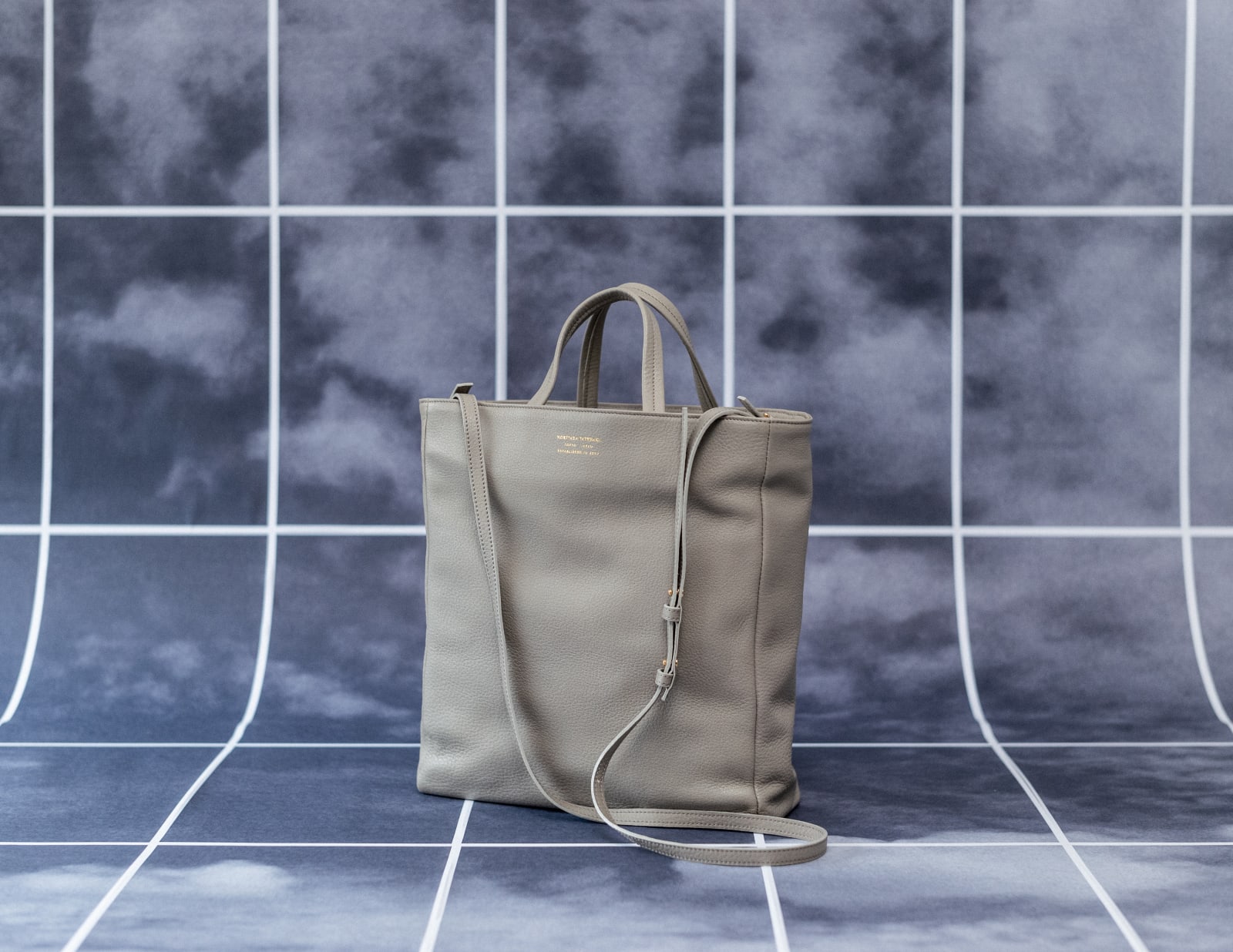 〈39〉SHOULDER TOTE BAG, GRAY, 2019