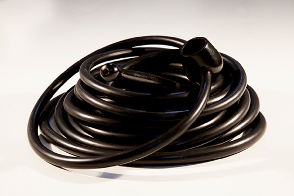 S/ Título (Untitled), 2015. Borracha, Cachimbo e Madeira (Rubber, pipe and wood) 13 x 42 x 42 cm