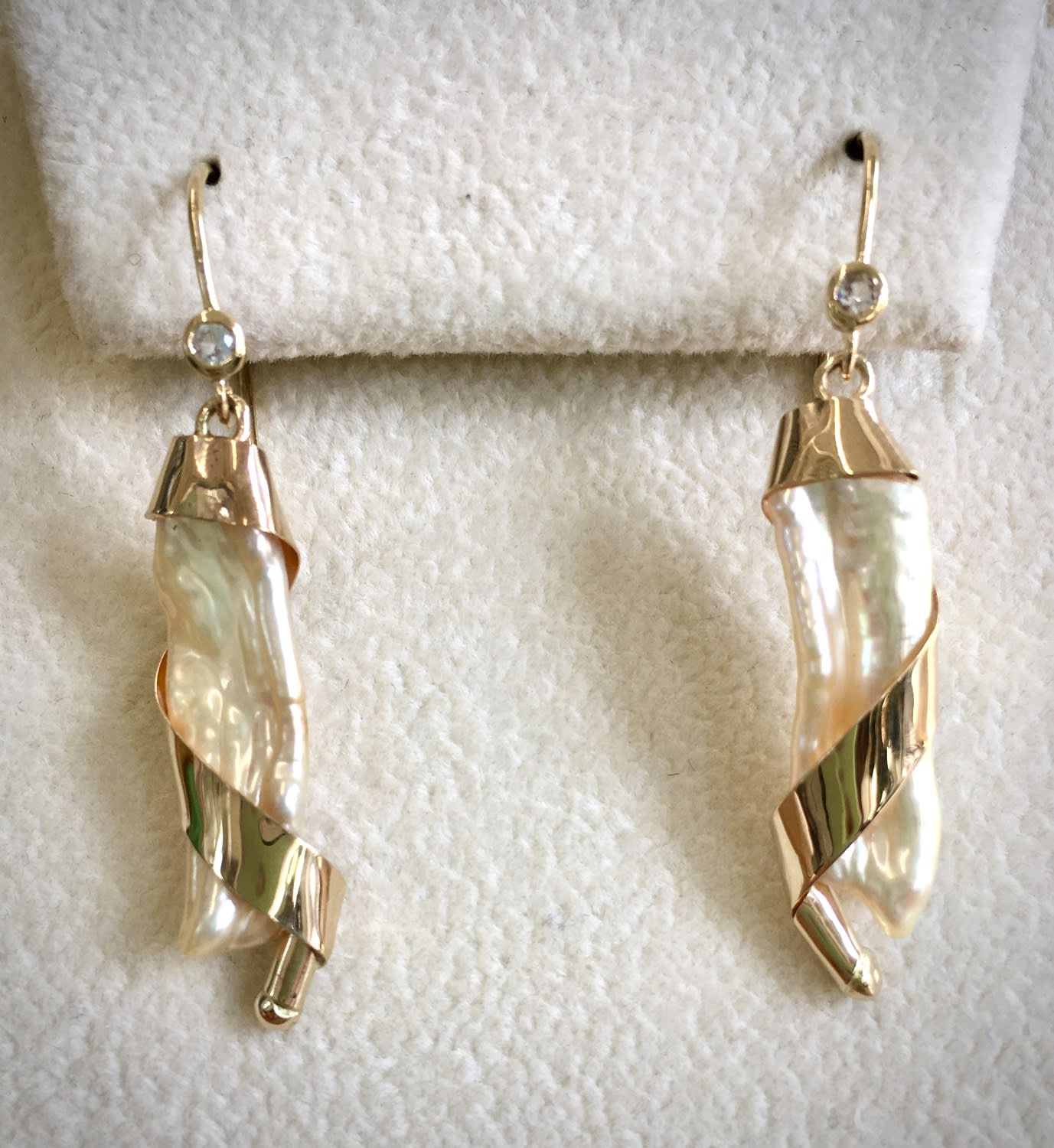 freshwater pearls gold spiral statement earrings