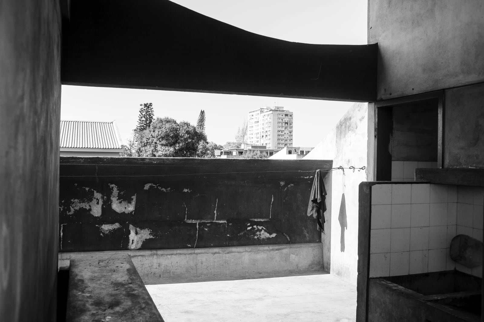 Guy Tillim, Maputo, Mozambique, 2008 Oleão que Ri - Smiling Lion building designed by Pancho Guedes, Avenida Kwame Nkumah, Maputo, Mozambique, 2007