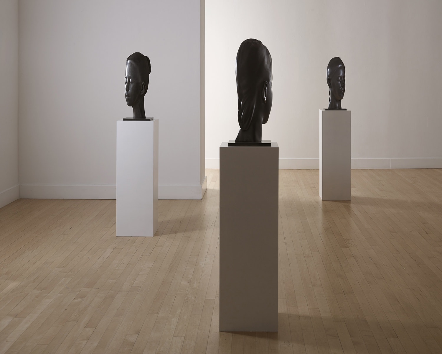 Installation view of Jaume Plensa: Silent Faces, September 10 - October 31, 2015 at Haines Gallery, San Francisco Photo: Robert Divers Herrick