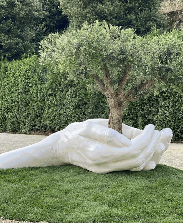 Lorenzo Quinn, Give (102.4 cm)