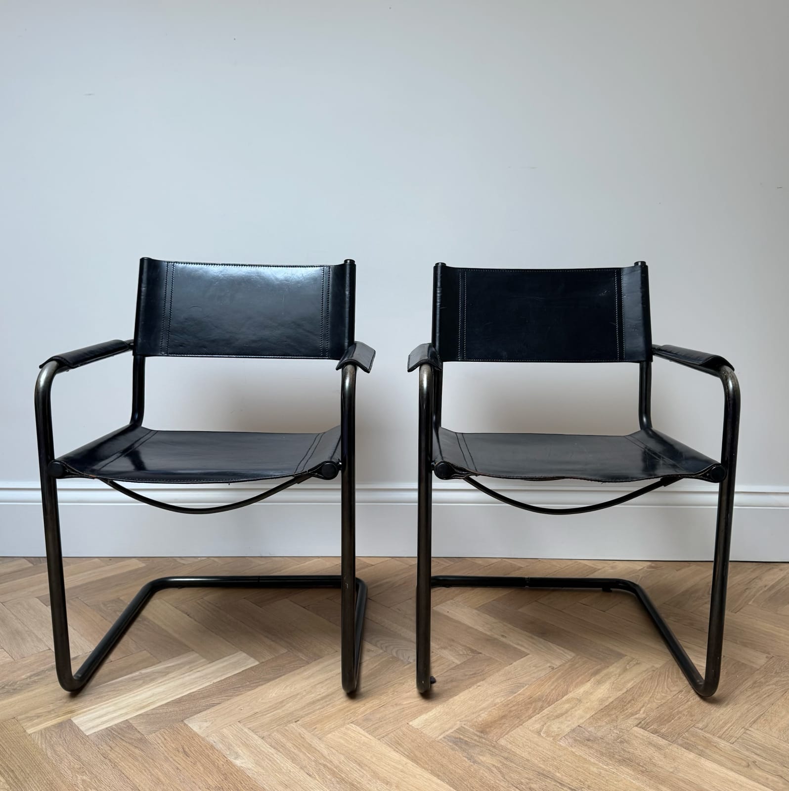Tito Agnoli for Unifor, A Black Leather Cantilevered Desk Chair, Circa 1970s