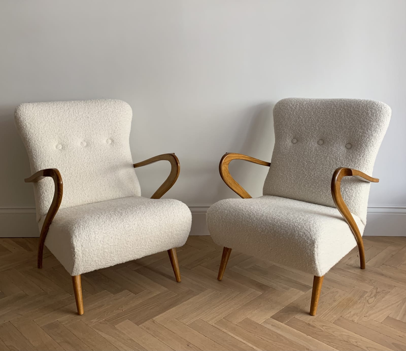 Guglielmo Ulrich, A Pair of Italian Armchairs, Circa 1960s